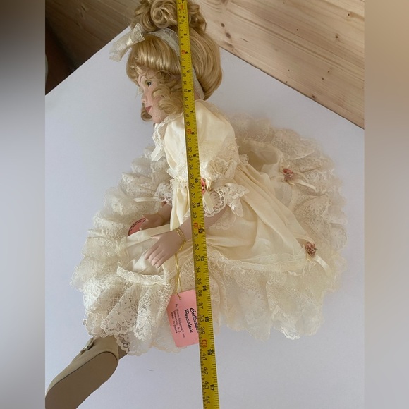 Vintage SHOW-STOPPERS Collectible Porcelain Doll Dawn - Picture 15 of 16